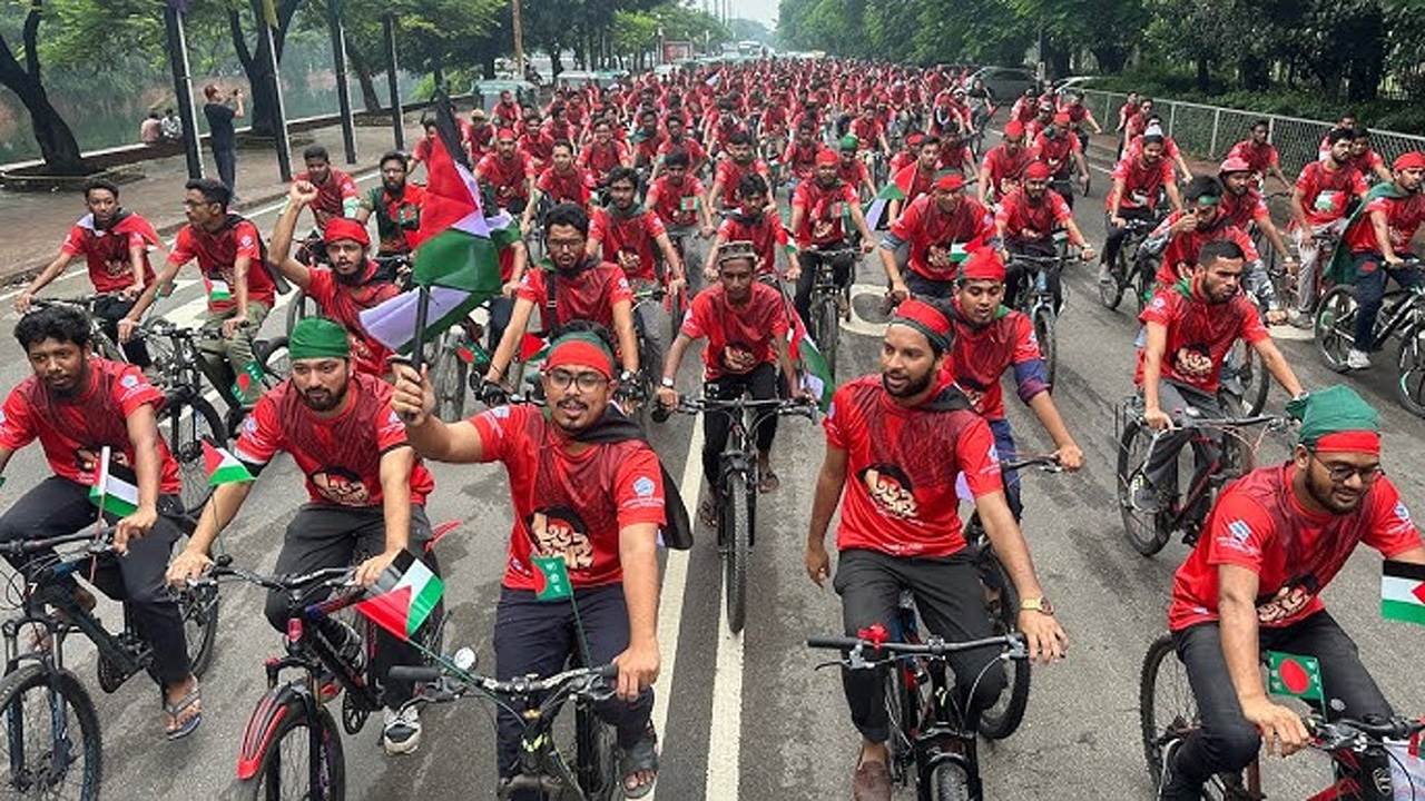 ৫ আগস্ট ‘গণঅভ্যুত্থান দিবস’ উপলক্ষে ঢাবিতে ছাত্রশিবিরের সাইকেল র‍্যালি
