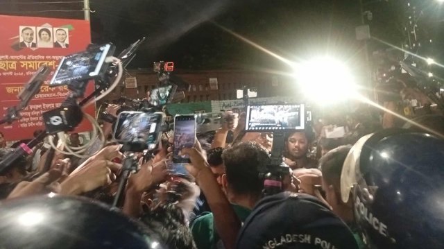 ক্যাম্পাসে ভিড় বাড়ছে ছাত্রদল ও শিবিরকর্মীদের